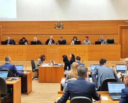 Областният управител против увеличението на заплатите на общинарите в Пловдив, върна решението