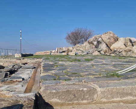 Откриват Източната порта в края на март, Небет тепе - месец по-късно