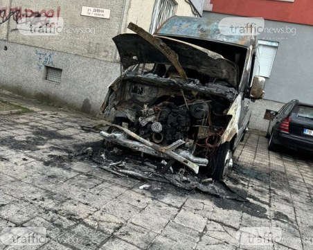 Умишлен палеж на фирмени коли в Смирненски, полицията разследва случая