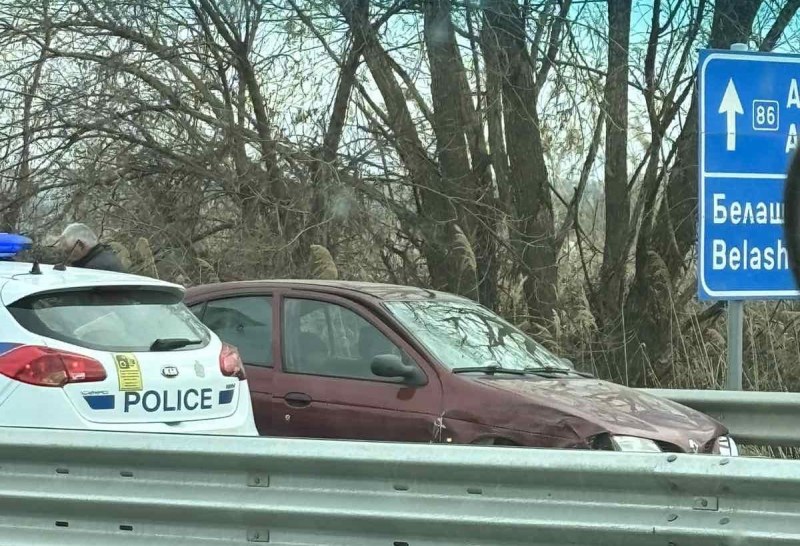 Два автомобила са се сблъскали на Околовръстното на Пловдив, посока