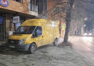 Шофьор заряза буса си на тротоар в Центъра на Пловдив