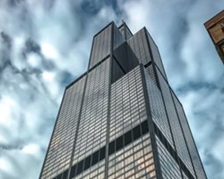 Бяло, зелено и червено ще осветят най-високата сграда в Чикаго