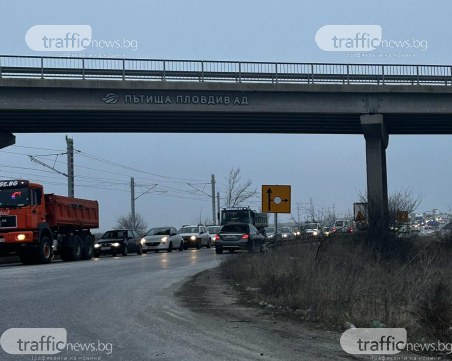 Ежедневни тапи заради ремонта на Рогошко шосе, колите пъплят по 40 минути, за да стигнат до Пловдив