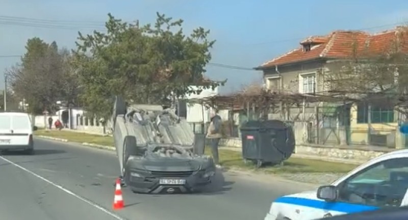 Катастрофа в село край Пловдив, кола се обърна по таван