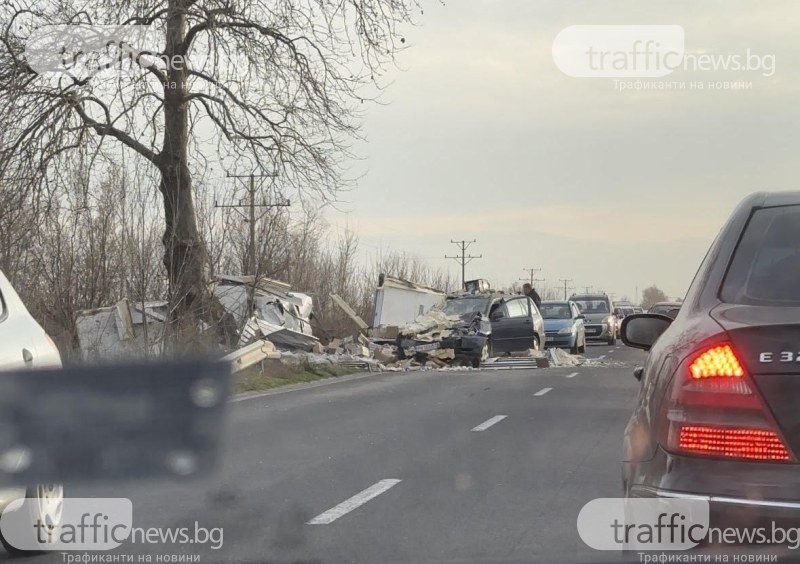 Тежка катастрофа на пътя Пловдив – Карлово, образува се голямо задръстване