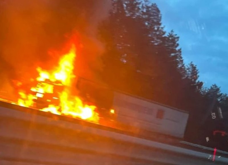 Камион се е запалил на АМ Тракия край Ихтиман в