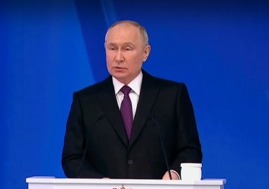 Владимир Путин произнася годишното си обръщение към двете камари на
