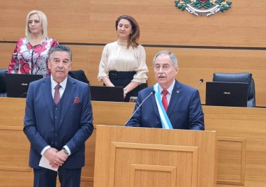 Председателят на Общински съвет Атанас Узунов връчи отличието Почетен гражданин