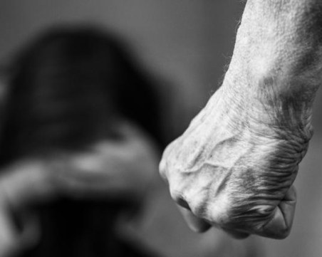 Мъж преби жена си я заплаши: Където те намеря, там ще те оставя!