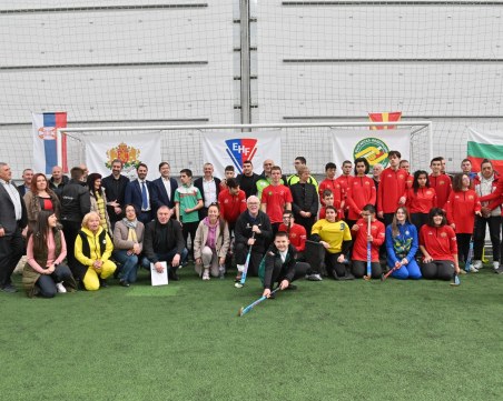 Министърът на спорта се срещна с пловдивските сребърни медалисти от Special Olympics