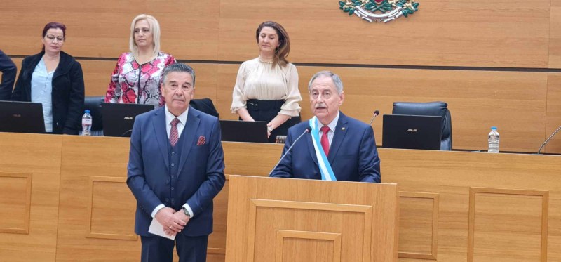 Председателят на Общински съвет Атанас Узунов връчи отличието Почетен гражданин