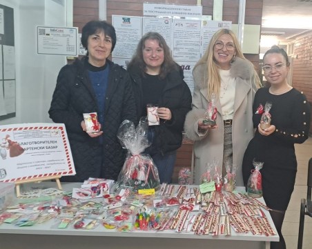Деца и младежи, ползващи социални услуги, организираха базар на мартеници в прокуратурата в Пловдив