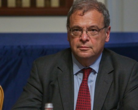 Екоминистърът: Наблюдаваме дали в Черно море има мини