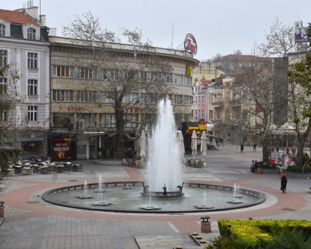 Фонтанът с пеликаните отново радва пловдивчани