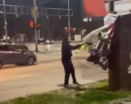 Видео разкрива лицето на мъжа, разкъсал билборда в подкрепа на Украйна в Пловдив