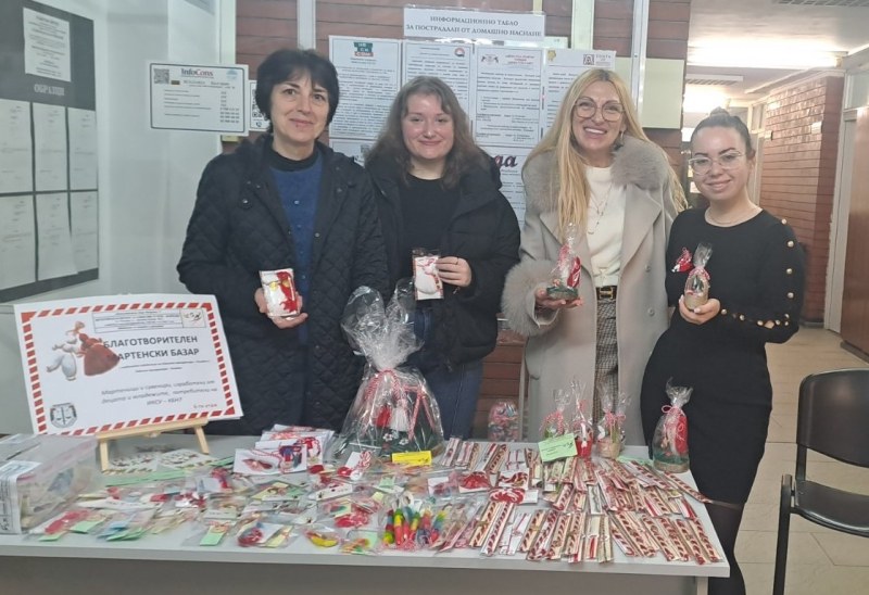 Деца и младежи, ползващи социални услуги, организираха базар на мартеници в прокуратурата в Пловдив