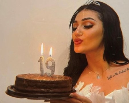 Дебора отпразнува 19-ия си рожден ден, пожела си здраве и разбирателство