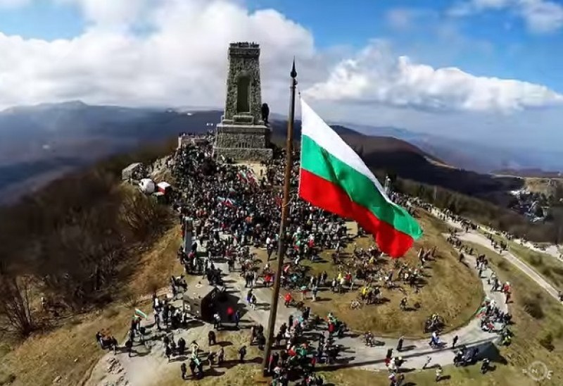 146 години свободна България, хиляди се събират на Шипка