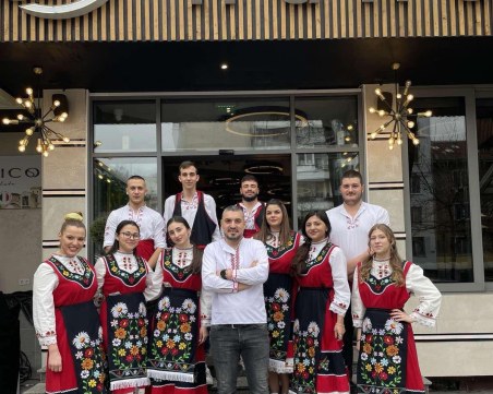 Известна пловдивска сладкарница отбеляза националния празник по нестандартен начин