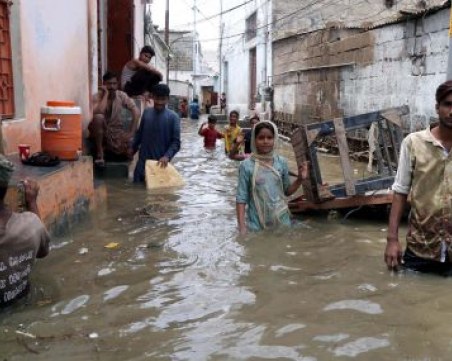 Проливни дъждове взеха най-малко 29 жертви в Пакистан, има срутени сгради и свлачища