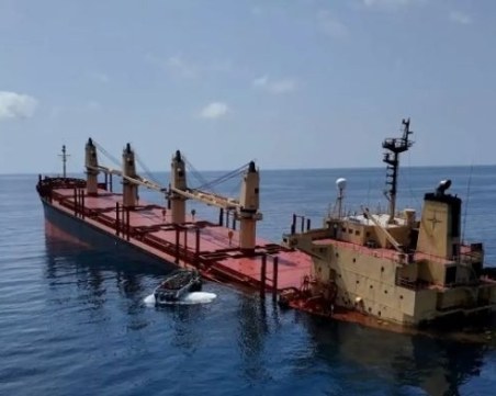 След нападение от хутите: Потъна товарен кораб, пътувал към Варна