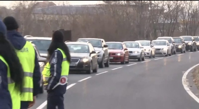 Километрична опашка от автомобили се изви на пътя към Паметника на Свободата