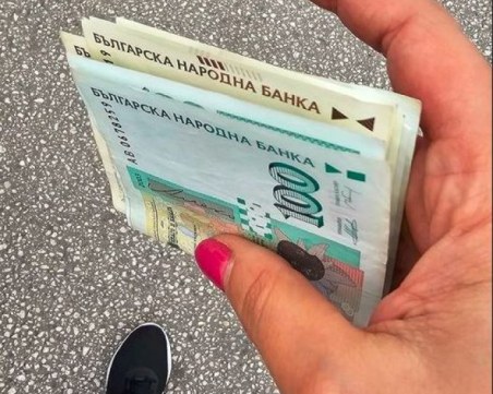 Добро дело! Пловдивчанка изгуби голяма сума пари, непознат мъж й ги върна