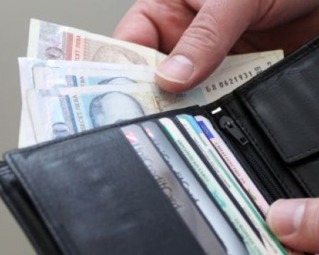 Всеки десети работещ българин живее в бедност
