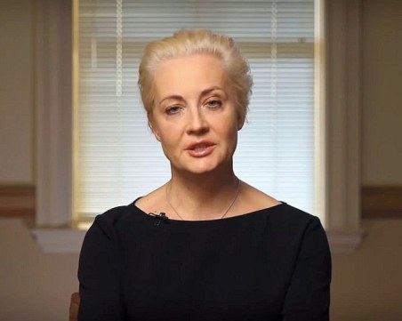 Юлия Навалная благодари на хилядите, чакали с часове да се сбогуват със съпруга й