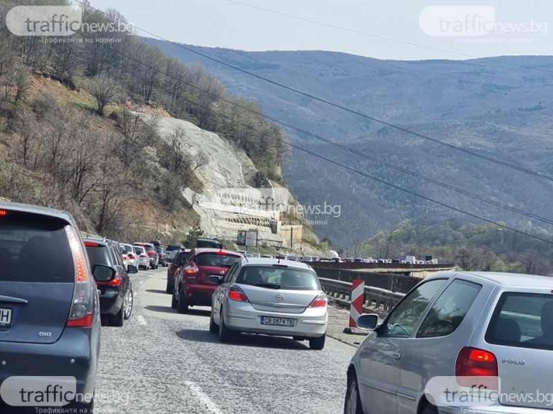 Интензивен трафик по главен път Е-79 в последния почивен ден