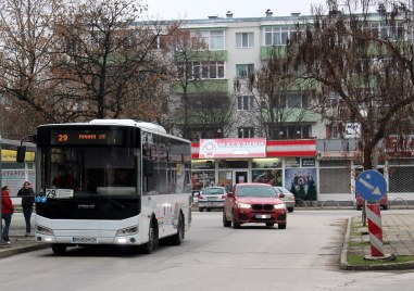 Движението на пътни превозни средства по ул Солунска в участъка
