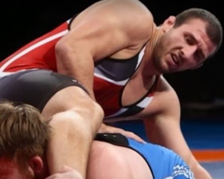 Бившият борец, който тормози цяло село, е бил в психиатрия