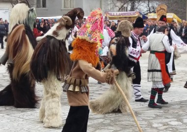 Фотоизложбата и маскарадното дефиле в деня на Традиционния месопустен карнавал
