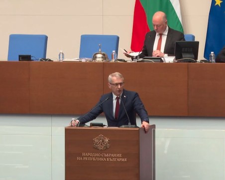 Депутатите приеха единодушно оставката на Денков