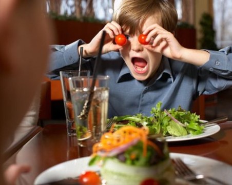 С деца на ресторант или кино след 22 часа - само с декларация