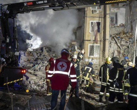 Среднощна атака с дронове в Одеса! Отекнаха експлозии, има разрушения