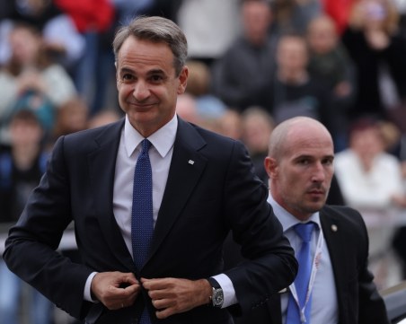 Взрив избухна на 200 метра от кортежа на гръцкия премиер в Одеса