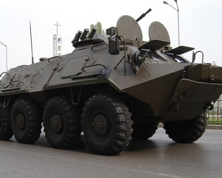 Започна извозването на БТР-ите от България за Украйна