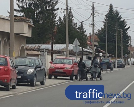 Жители на пловдивско село: Защо се ремонтират тротоари, като не могат да се ползват?
