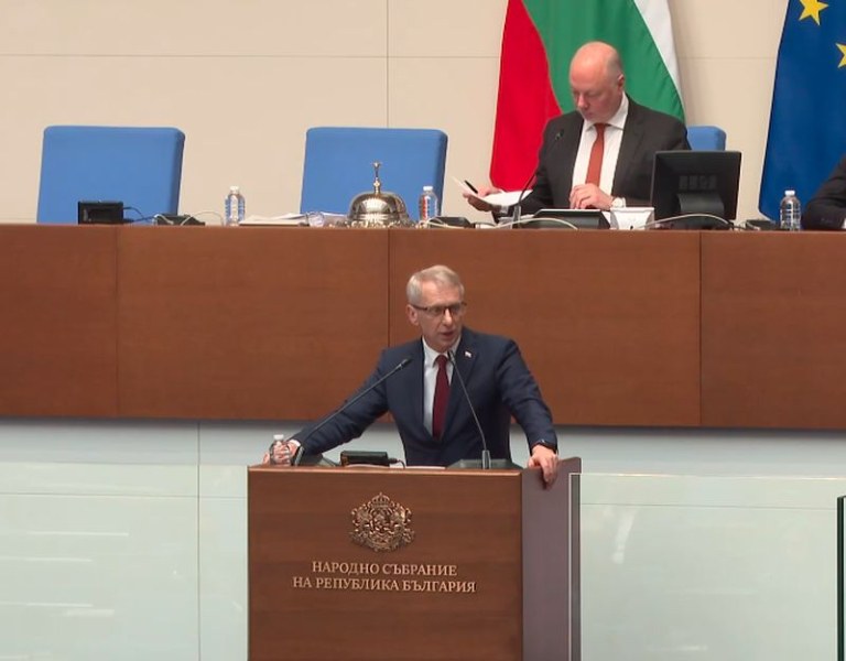Народното събрание прие единодушно оставката на министър-председателя Николай Денков. Това