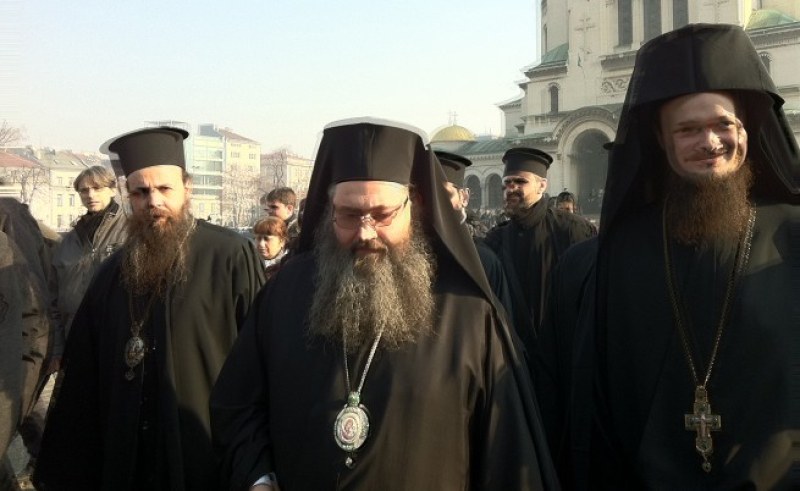 Двамата митрополити оттеглиха подкрепата си за новата процедура за избор на владика