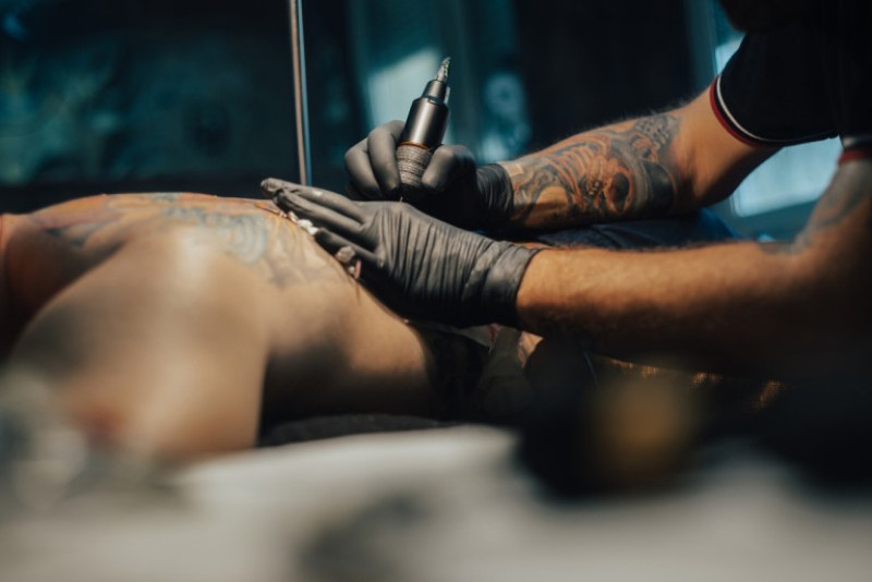 Докато татуировките продължават да бъдат тенденция, по която се увличат