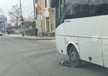 Пешеходец пострада при ПТП в Пловдив Автобус на градския транспорт е блъснал