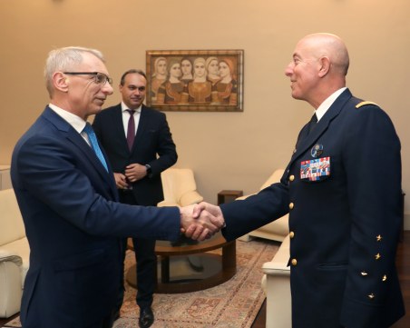 Акад. Николай Денков се срещна с генерал Филип Лавин