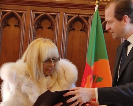 Лили Иванова получи почетен знак на Брюксел, създава фондация