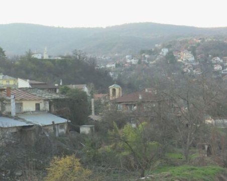 Жители на пловдивско село объркаха студенти с мигранти, задържаха ги