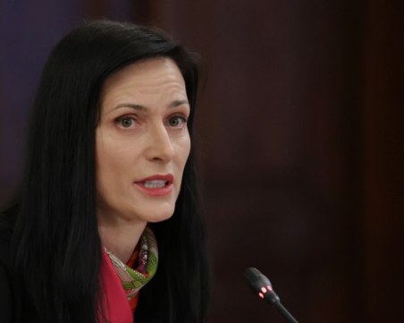 Мария Габриел: Да се обединим около принципите, после ще говорим за министри