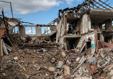 Украйна съобщи че руска бомба е паднала близо до жилищен