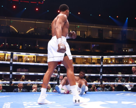 Джошуа унищожи в два рунда Нгану
