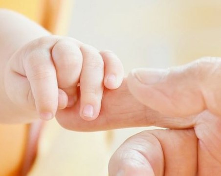 Майка, изоставила болното си бебе в Пловдив, го поиска обратно